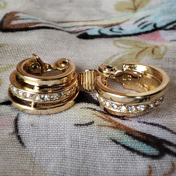 Napier Signed Clip Huggy Earrings Gold Tone Rhinestone Vintage EUC 3 Rows Huggie - Picture 7 of 14